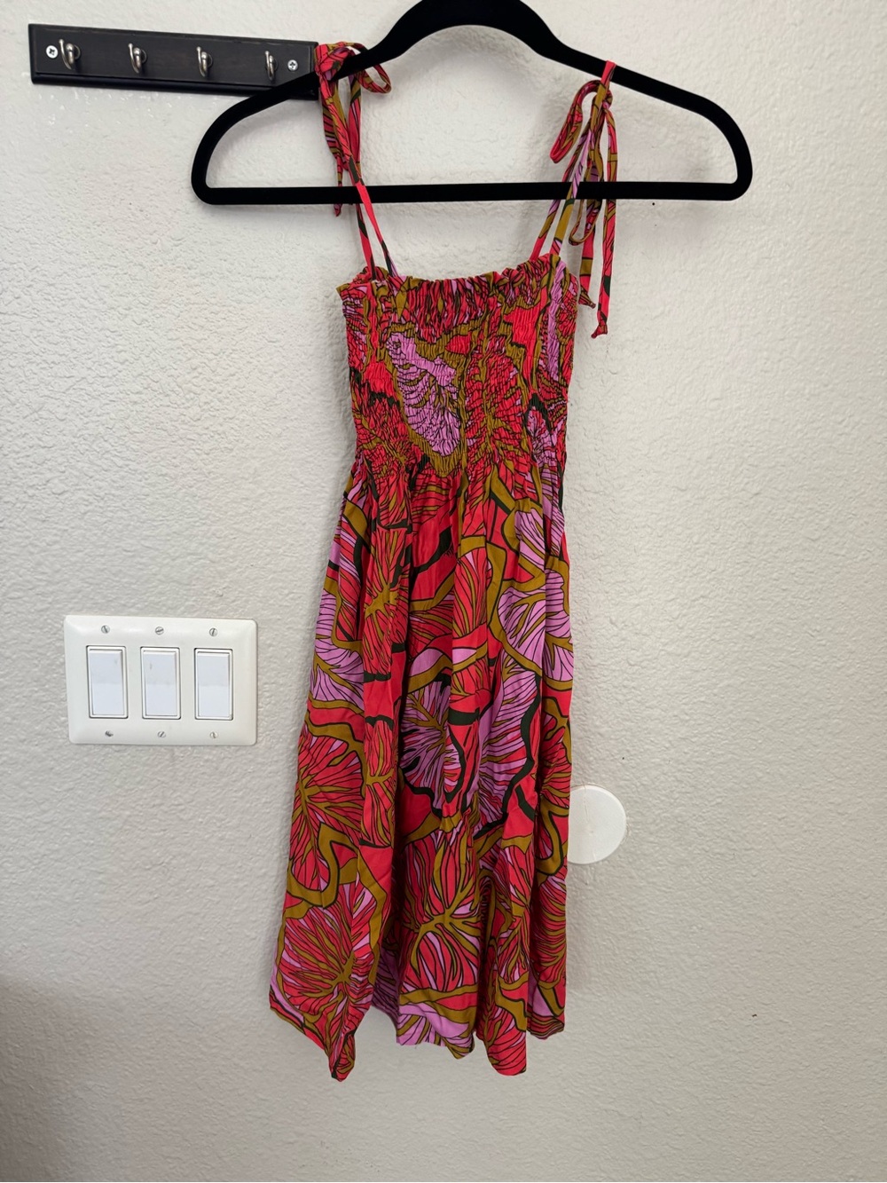 Manuheali’i Kaimana Beach Dress- Hibiscus